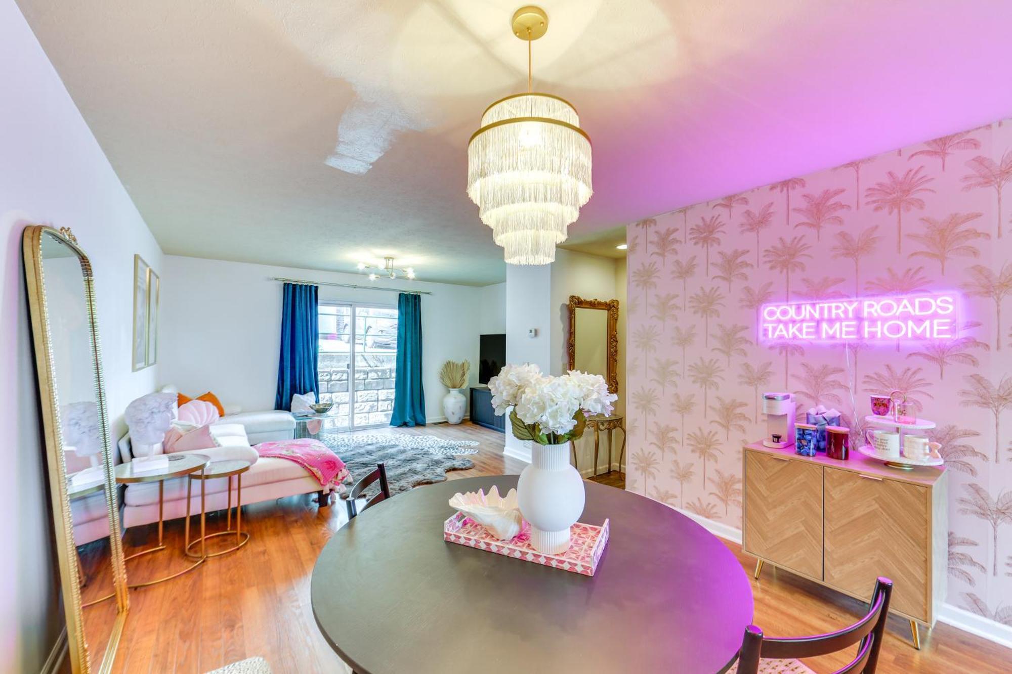 Chic Morgantown Vacation Rental - 2 Mi To Wvu! ภายนอก รูปภาพ